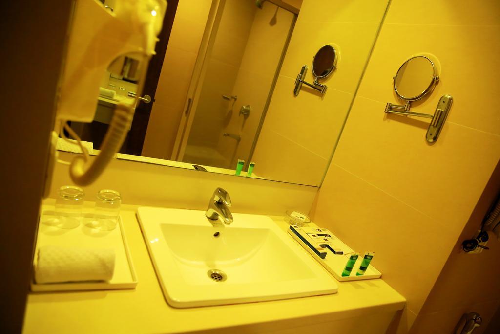 Best Western Jubilee Ridge Hyderabad Exterior photo
